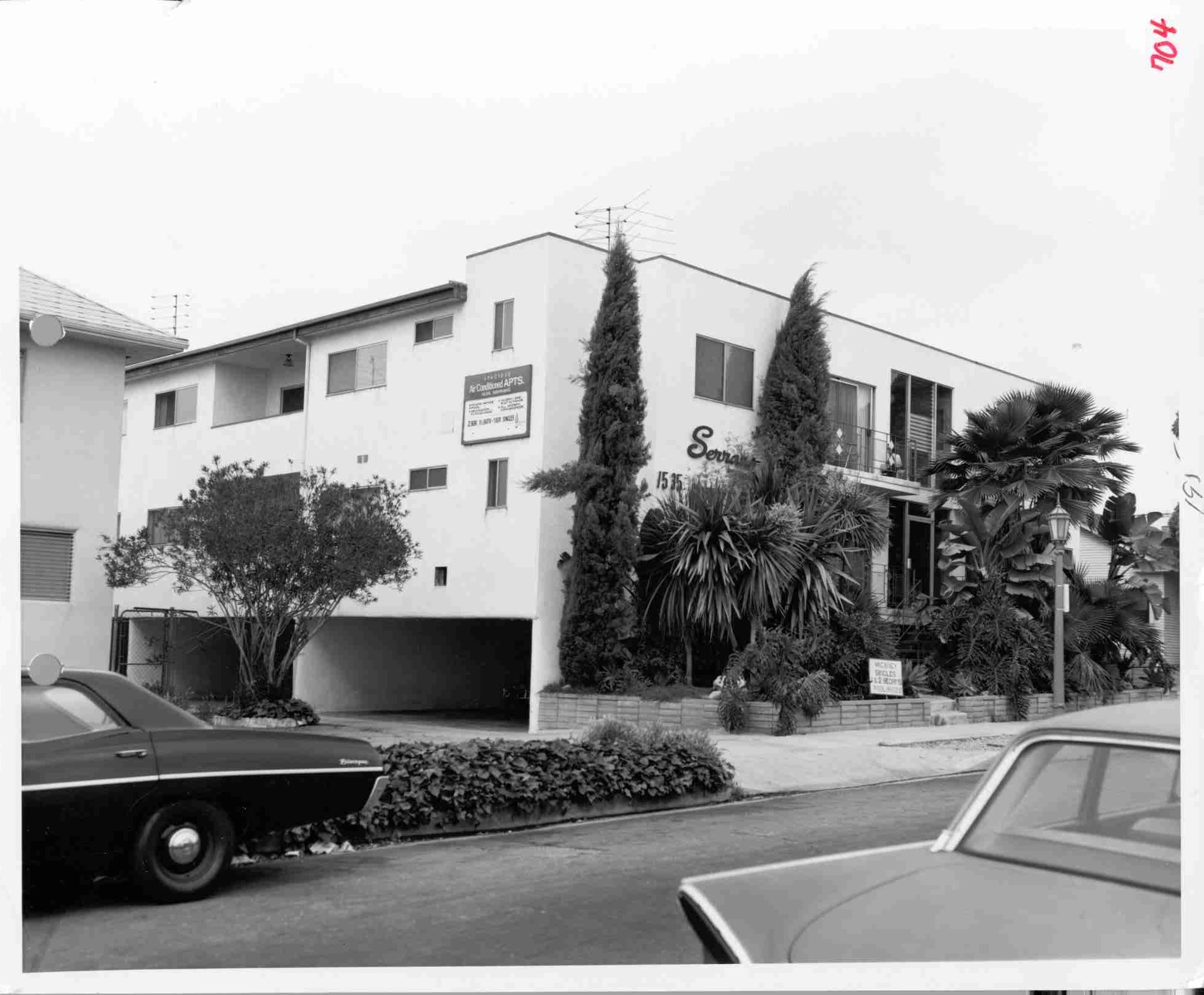 serrano apartments photo1.jpg